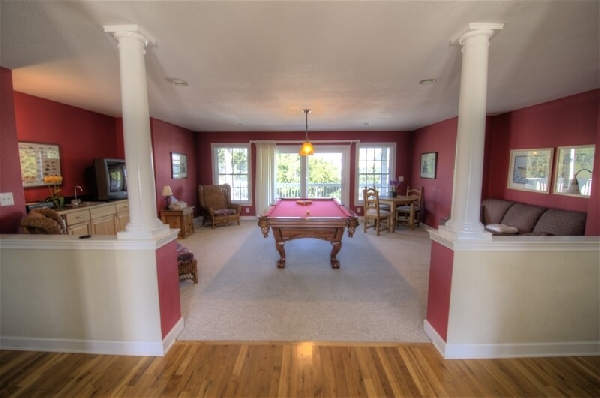 Mid-level entryway
